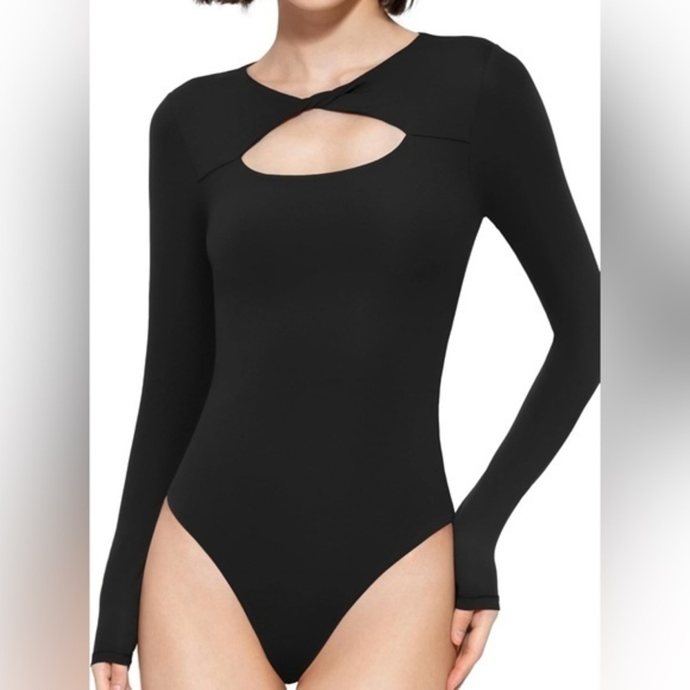 [Free] NWT Pumiey Knot Front Bodysuit Black Large